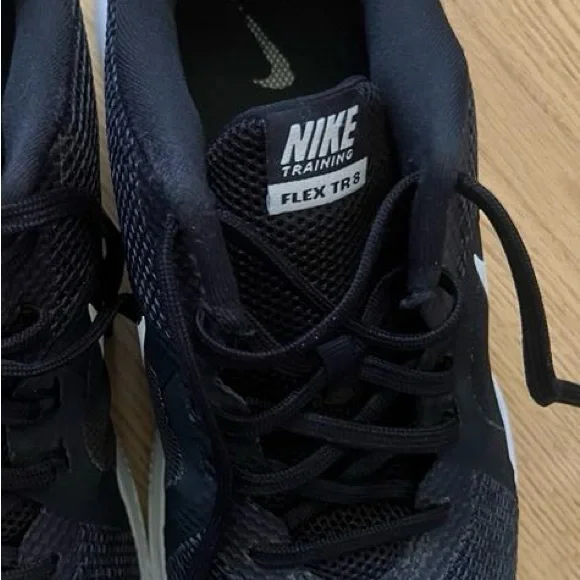 Nike Black Athletic Shoes with Breathable Mesh Design - Picture 5 of 9